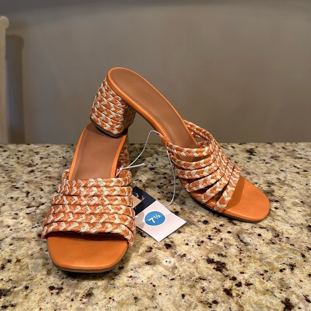 NWT - Universal Thread Heels - Size 7.5